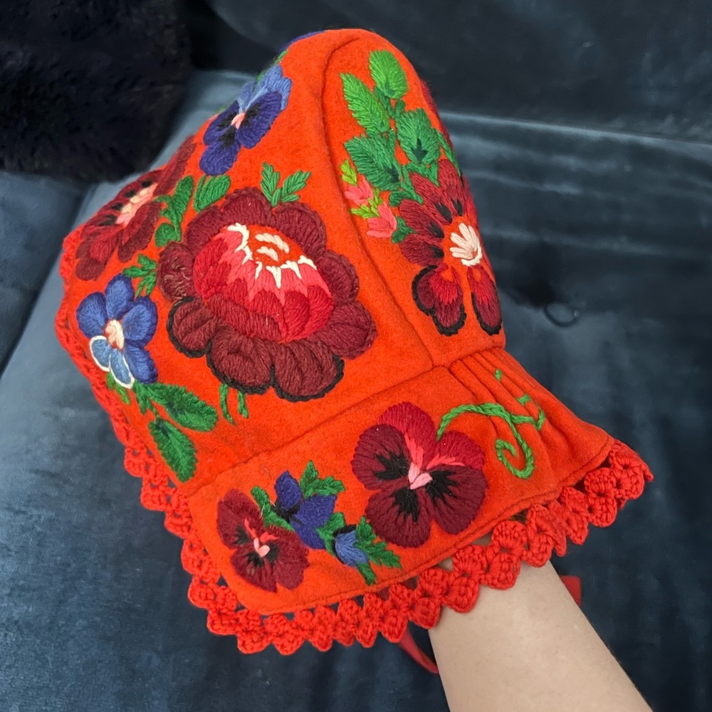 Floral bonnet